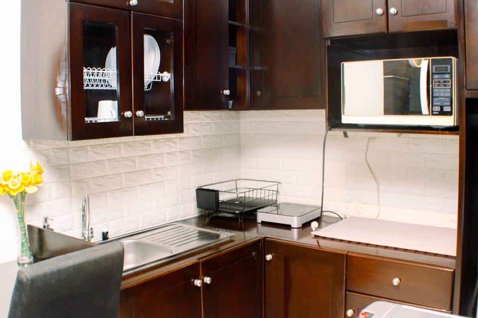 Studio | Private kitchen | Fridge, stovetop, cookware/dishes/utensils
