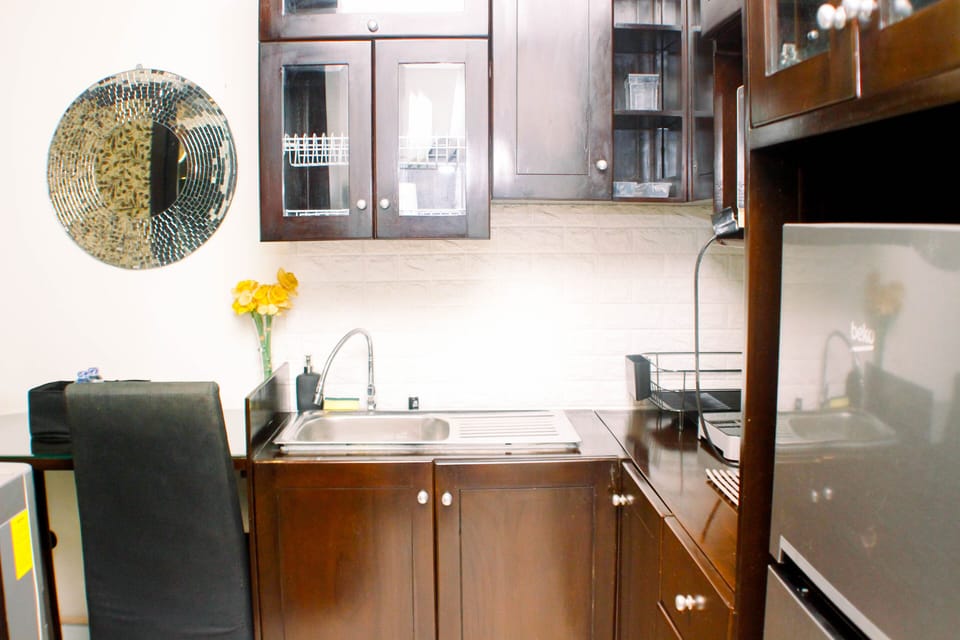Studio | Private kitchen | Fridge, stovetop, cookware/dishes/utensils