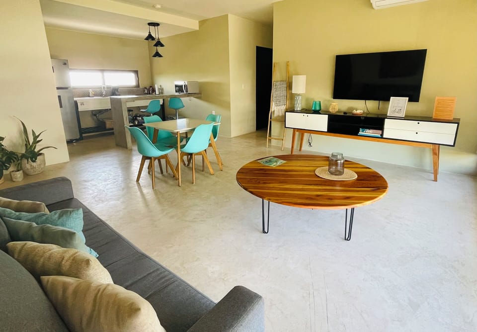 Condo, 2 Bedrooms, Smoking, Balcony | Lounge