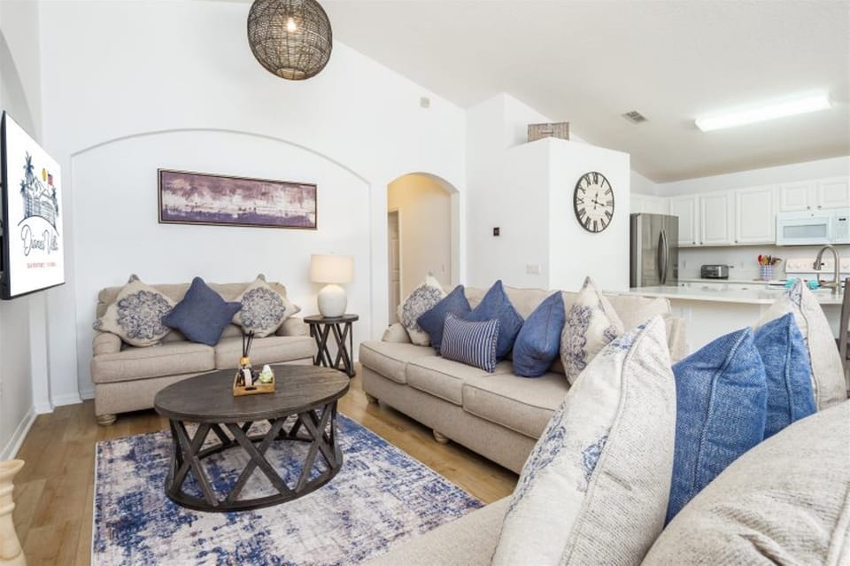 Villa, 4 Bedrooms, Private Pool, Garden View | Living room