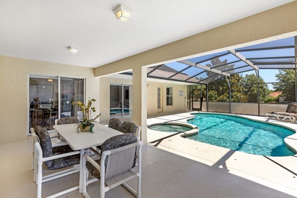 Villa, 5 Bedrooms, Private Pool, Garden View | Outdoor dining
