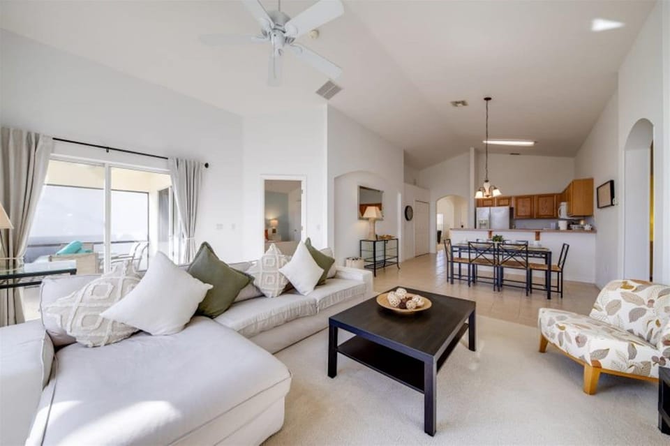 House, 4 Bedrooms, Private Pool, Garden View | Living area