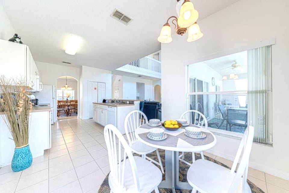 Villa, 5 Bedrooms, Private Pool, Garden View | Dining room