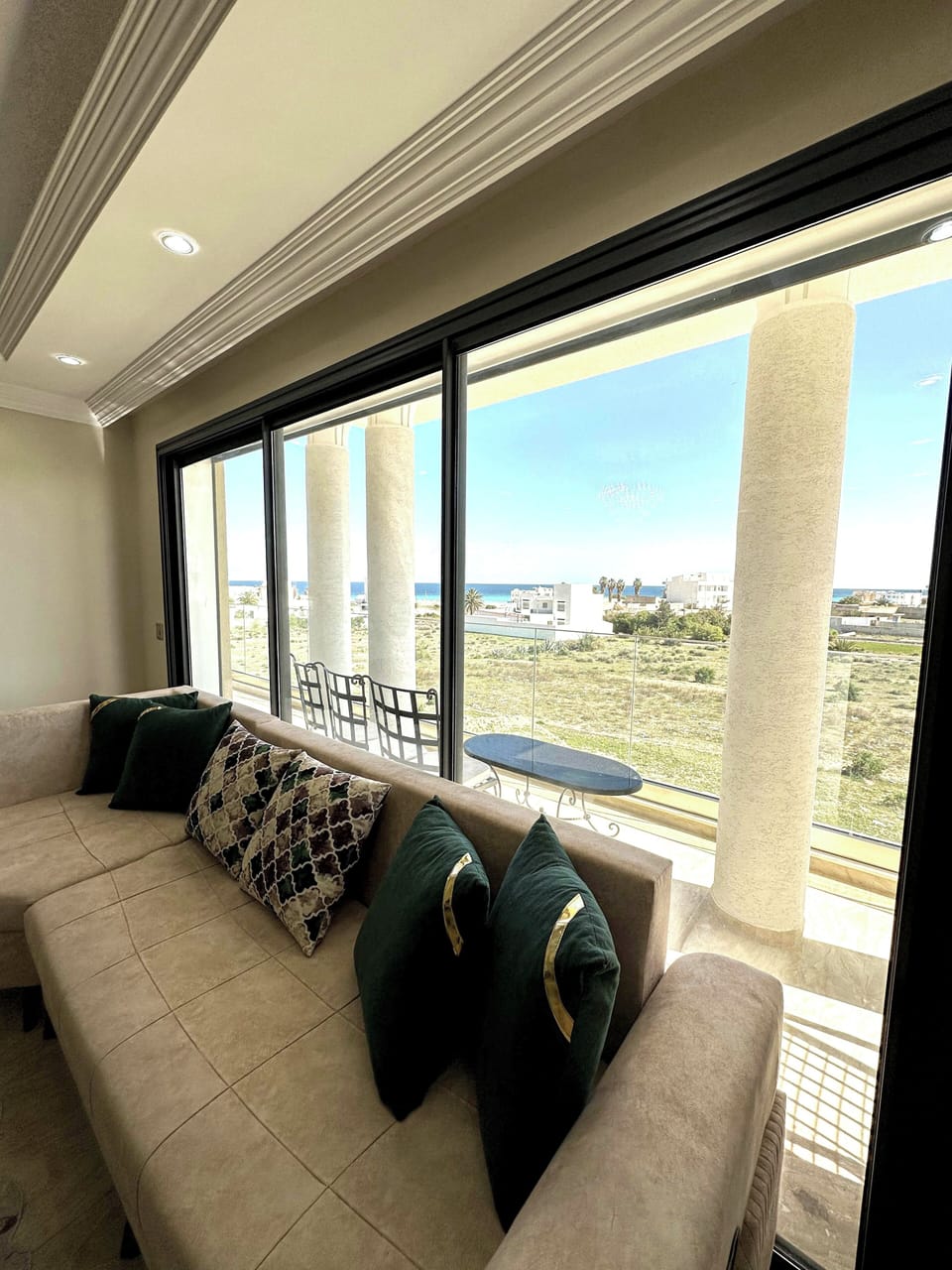 Apartment, 3 Bedrooms, Smoking, Balcony | Living area