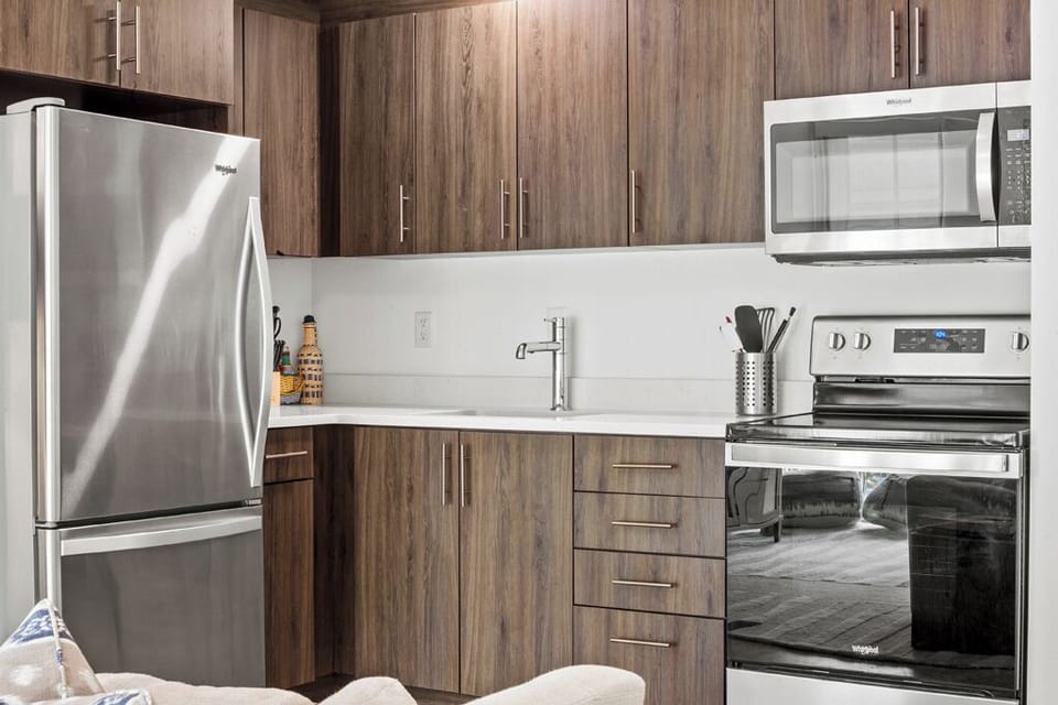 Kitchenette has a full size fridge, Stove, and microwave. No dishwasher. (2)