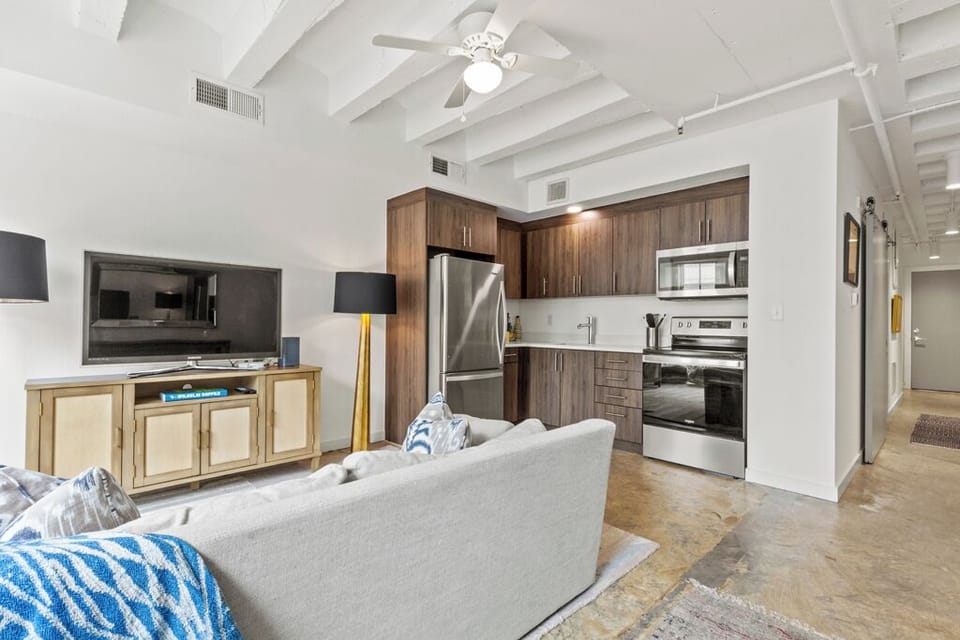 Open living space open to the kitchenette