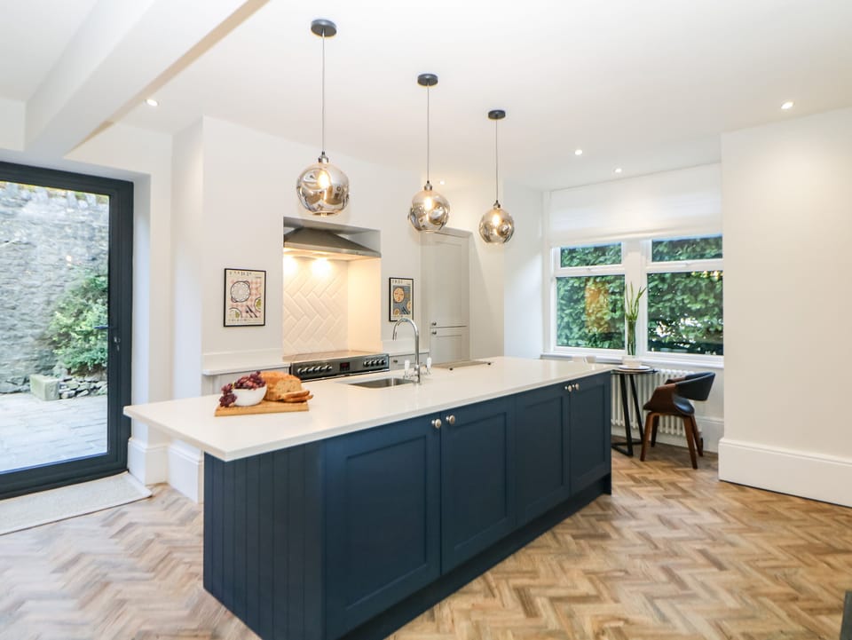 Fridge, dishwasher, electric kettle, toaster