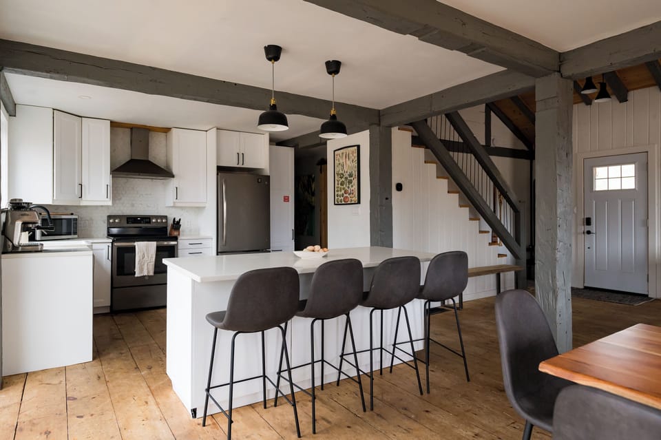 Full Chef's Kitchen with Breakfast Island