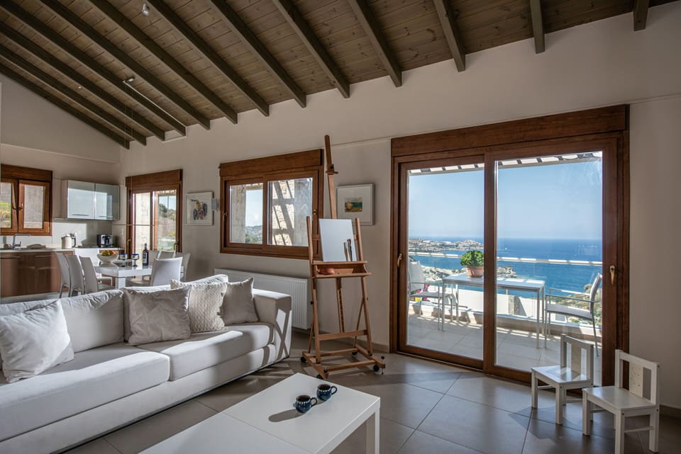 House | Living area | TV, table tennis, books, stereo