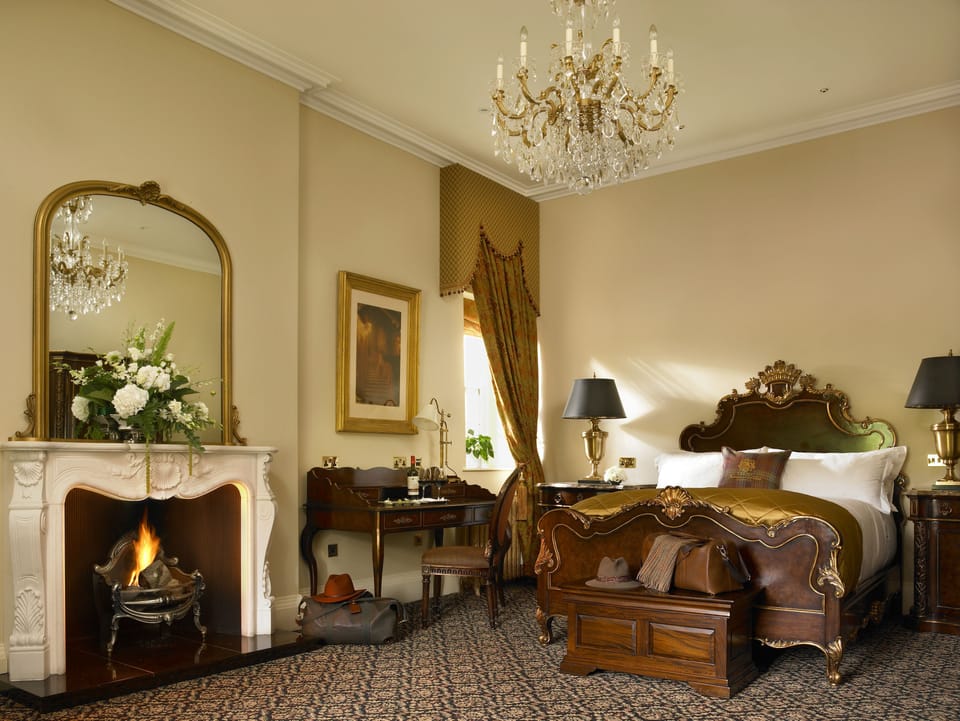 Deluxe Double Room, 1 King Bed | Premium bedding, minibar, in-room safe, desk