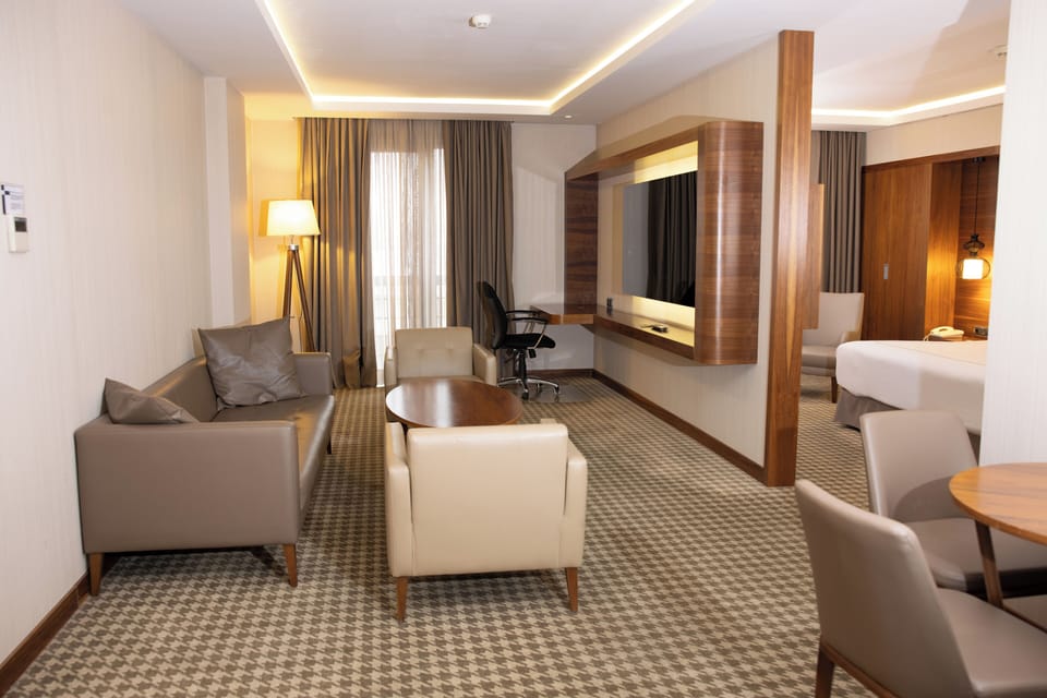 Suite | Minibar, in-room safe, desk, soundproofing