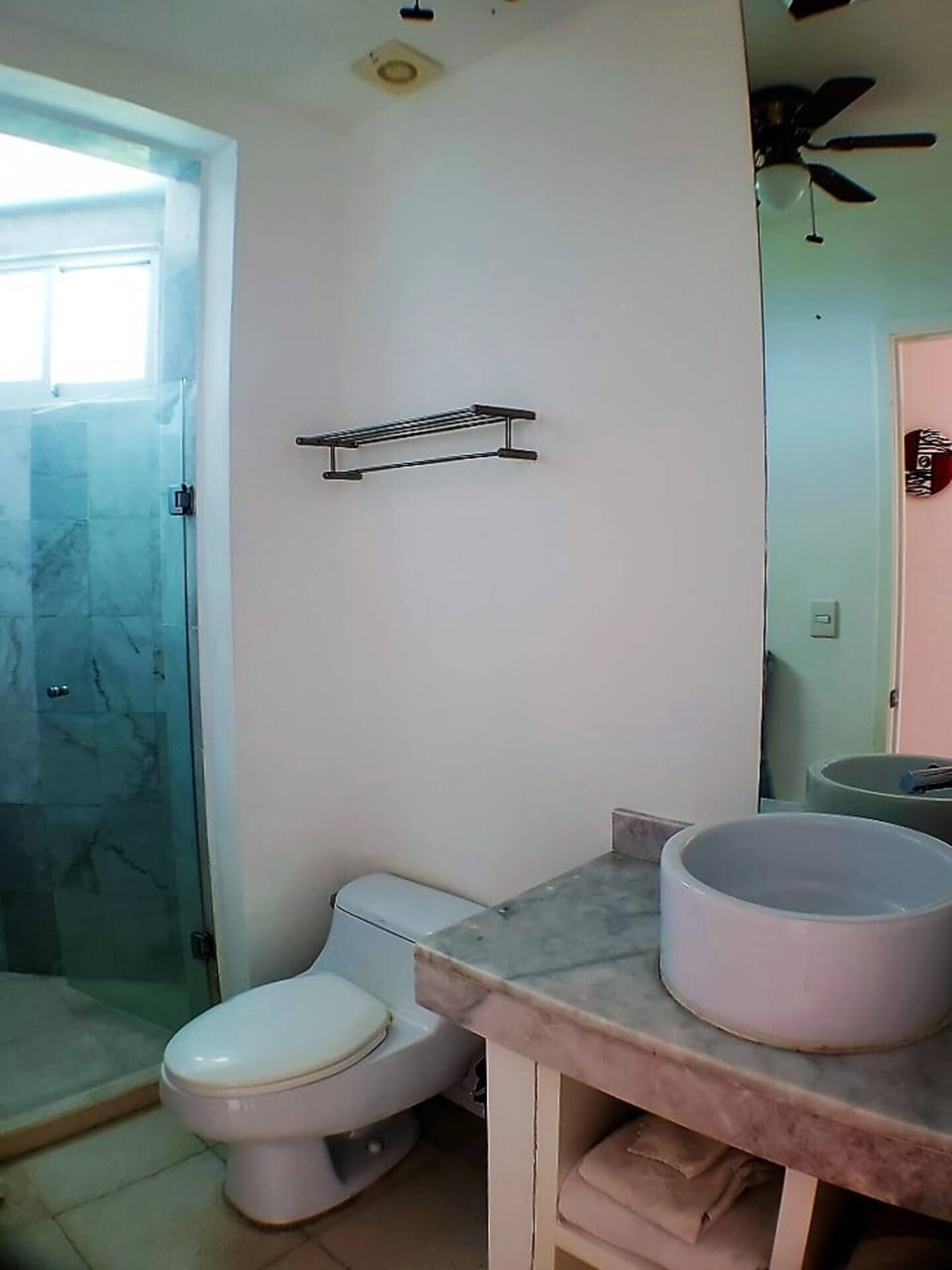 Comfort Condo | Bathroom | Shower, towels