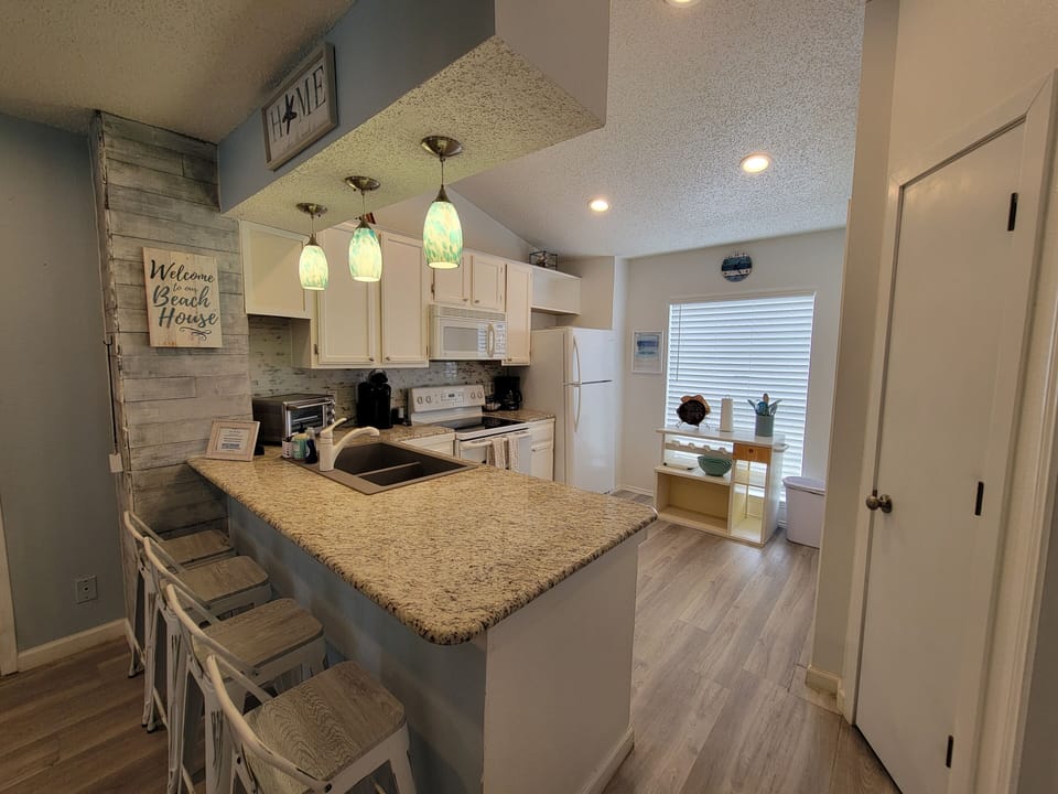 Full kitchen