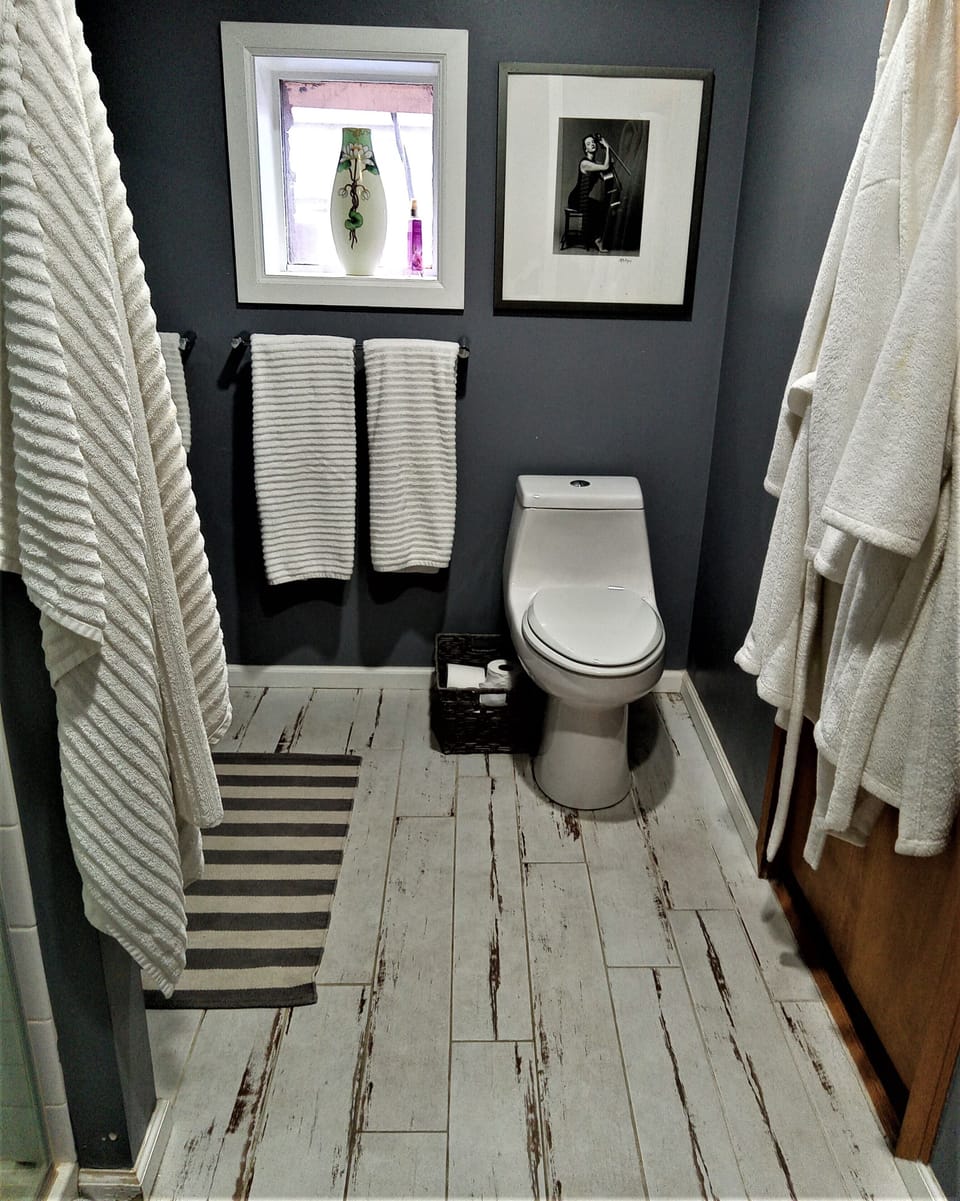 Bedroom 4 with Balcony | Bathroom | Free toiletries, hair dryer, bathrobes, towels