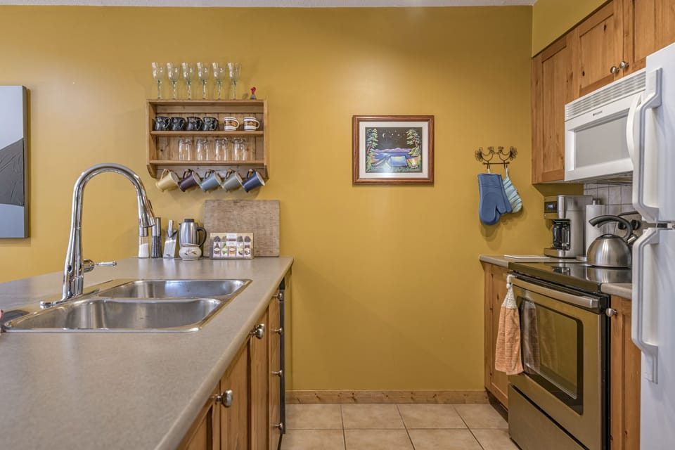 Lots of Space in the Kitchen to Cook
