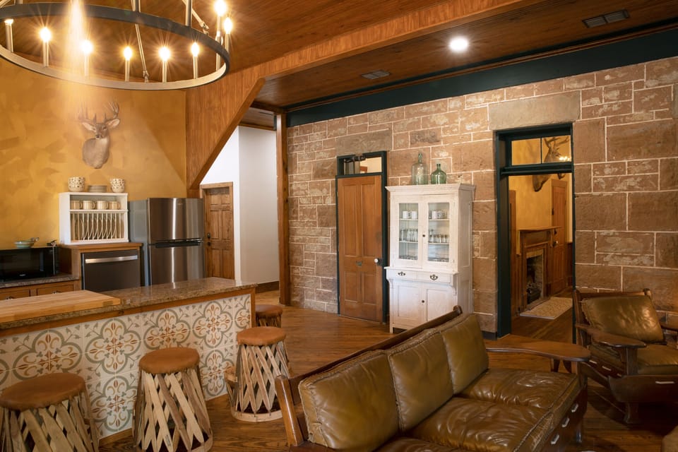 Lea Lou Lodge #5 on Broad St. Apartment hotel in Rio Grande