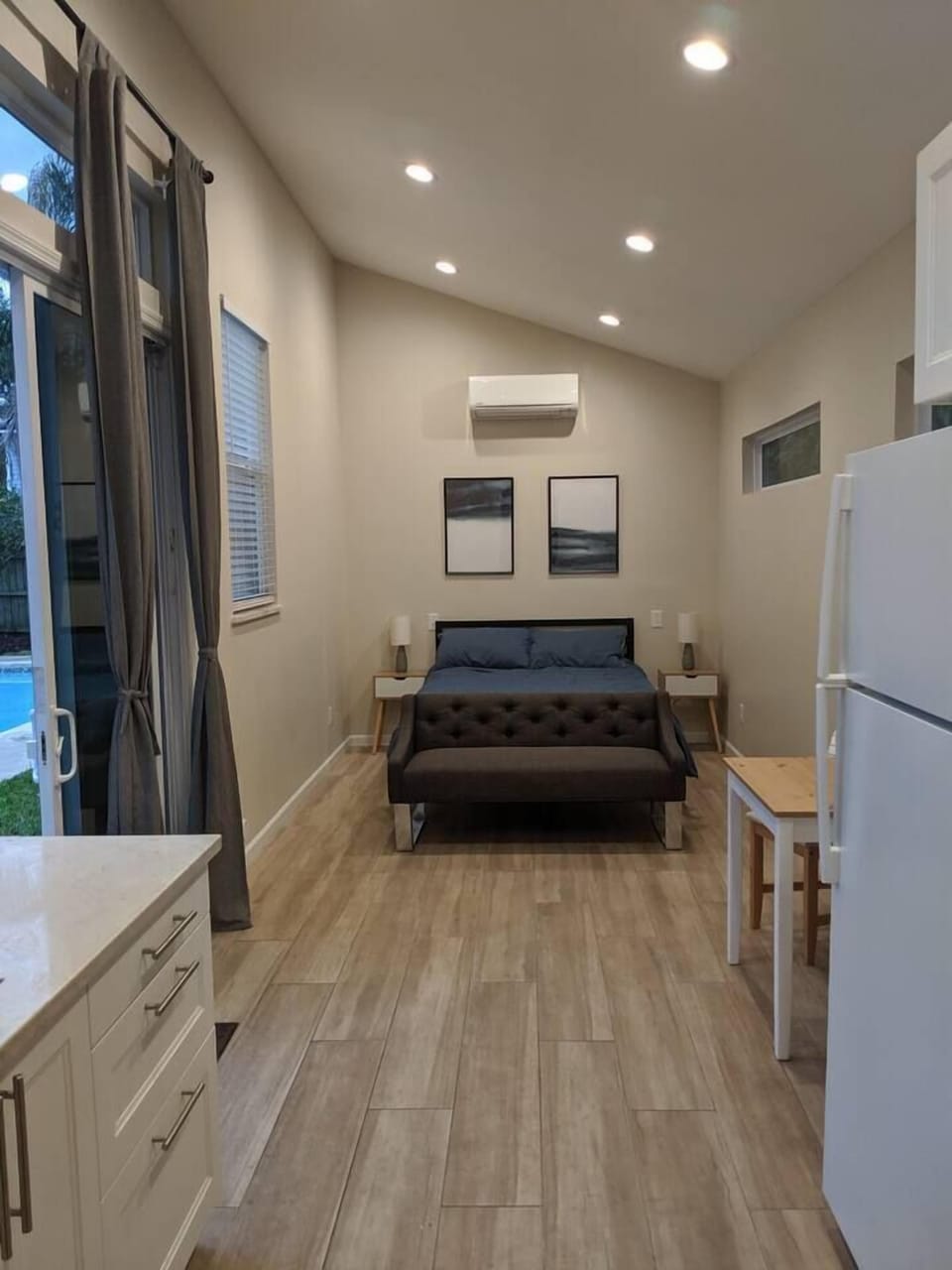 Tiny house bedroom with queen bed [BR5] 1 Queen