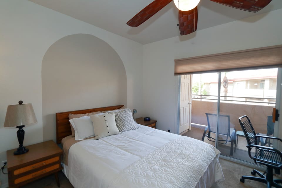 Master Bedroom - Queen bed, walk out to patio