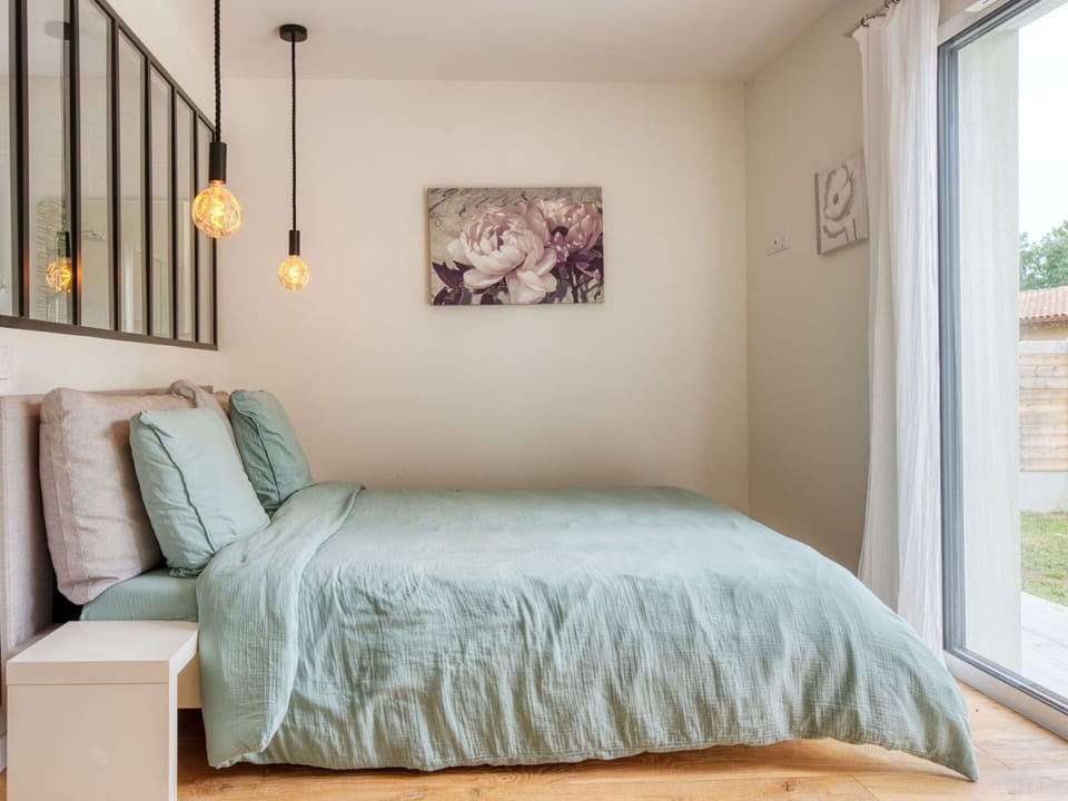 Building, Furniture, Window, Comfort, Wood, Lighting, House, Bed Frame, Picture Frame, Interior Design