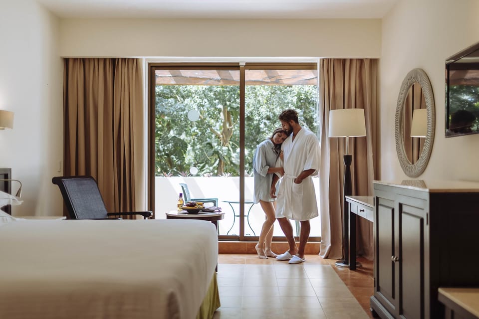 1 bedroom, premium bedding, down comforters, free minibar