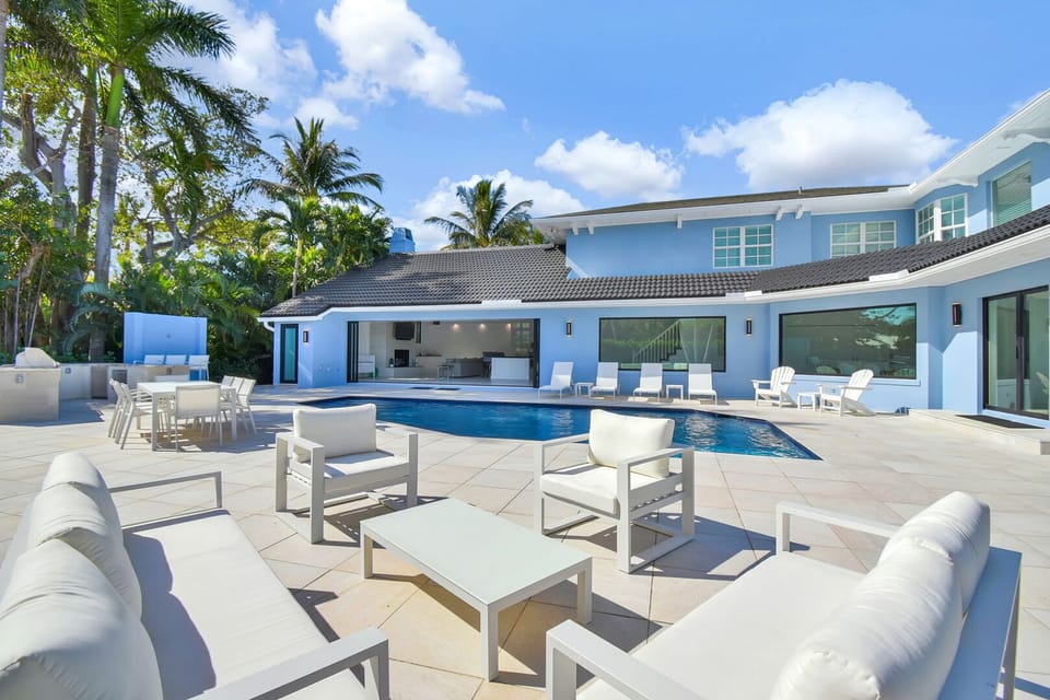 Large outdoor area perfect for entertaining
