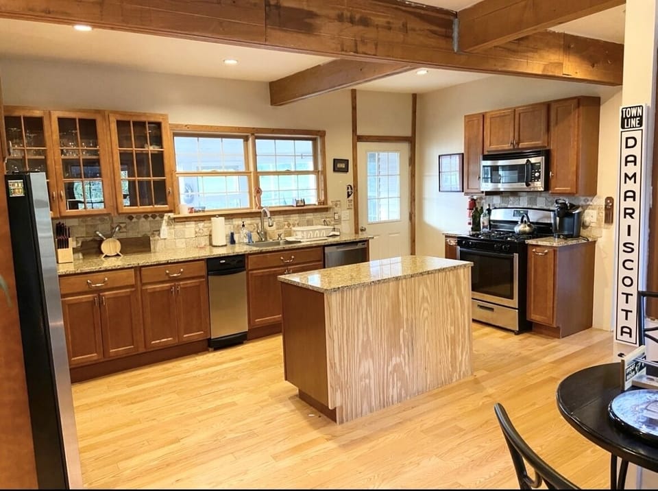 Modern, fully loaded kitchen