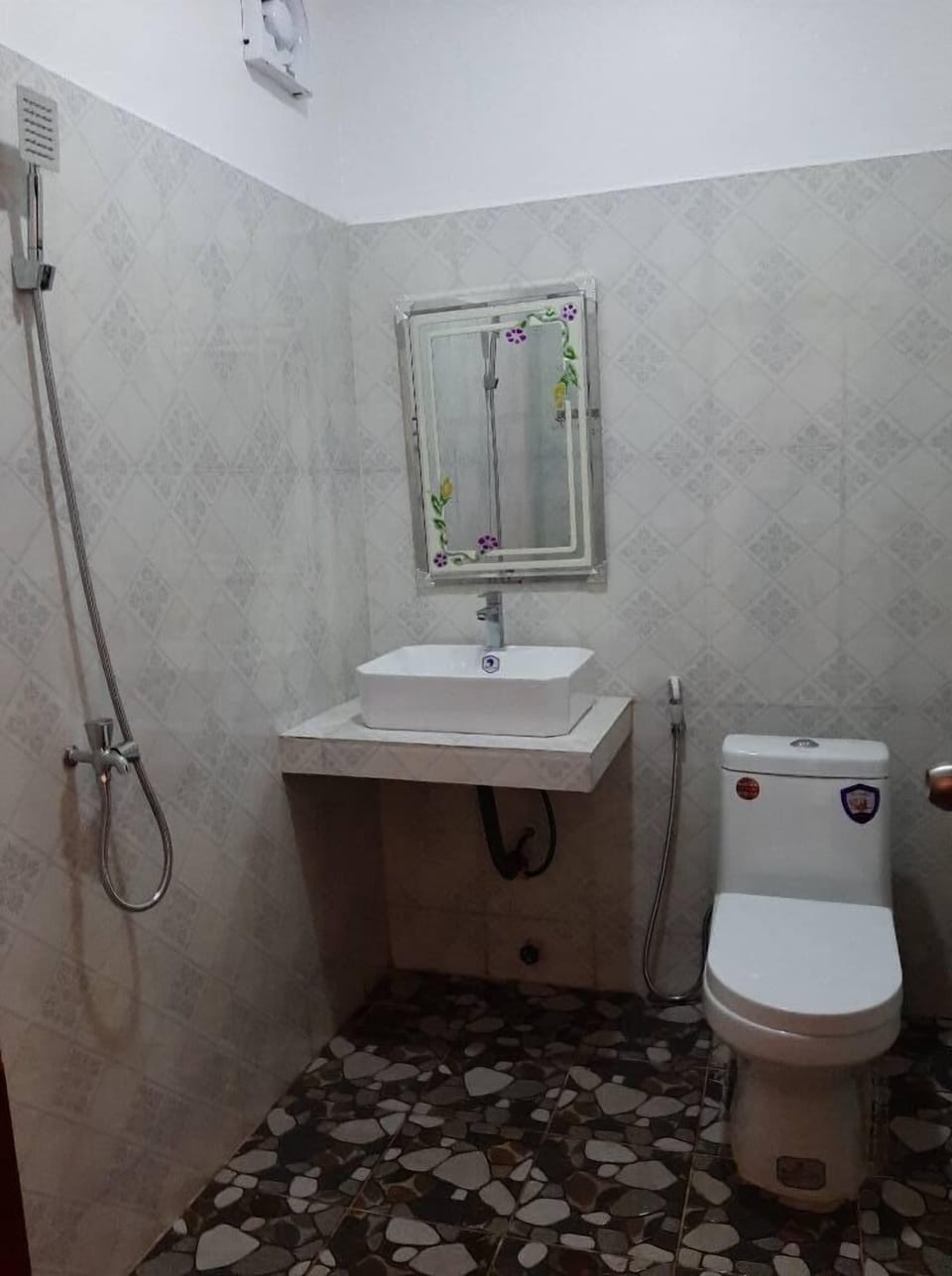 Standard Double Room | Desk, WiFi (free), bed sheets