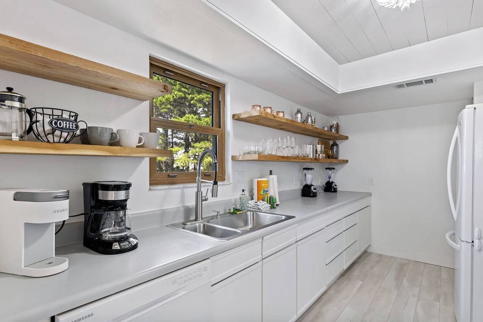 Coffee station & open shelving make mornings simple and relaxed.