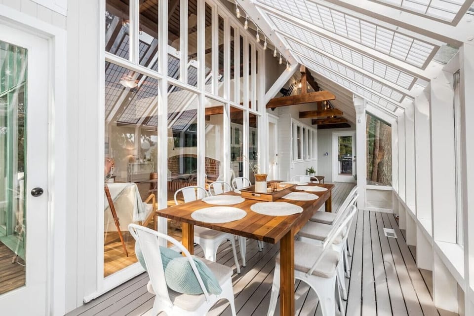Large surrounding windows to take in all the views while enjoying your family meals.