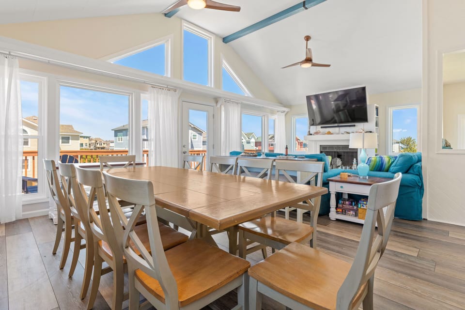 Dining Area - Top Level