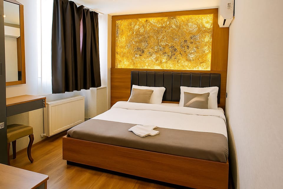 Comfort Double Room, 1 Queen Bed, Non Smoking, Air conditioning | Premium bedding, minibar, in-room safe, laptop workspace