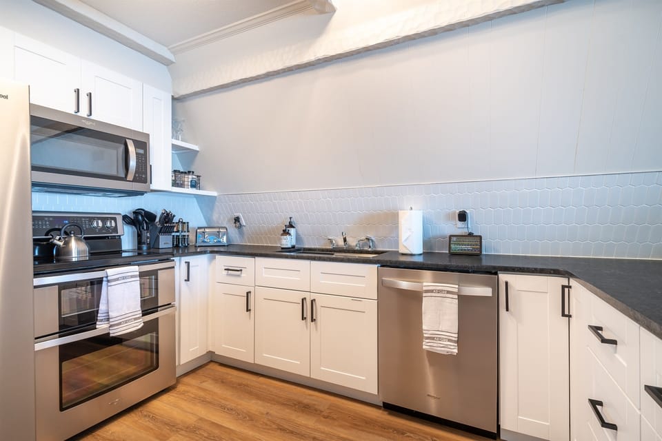 Well stocked kitchen with everything you need