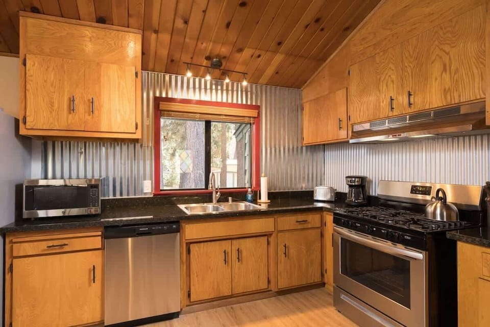 Light and Bright. New Stainless Steel Appliances.