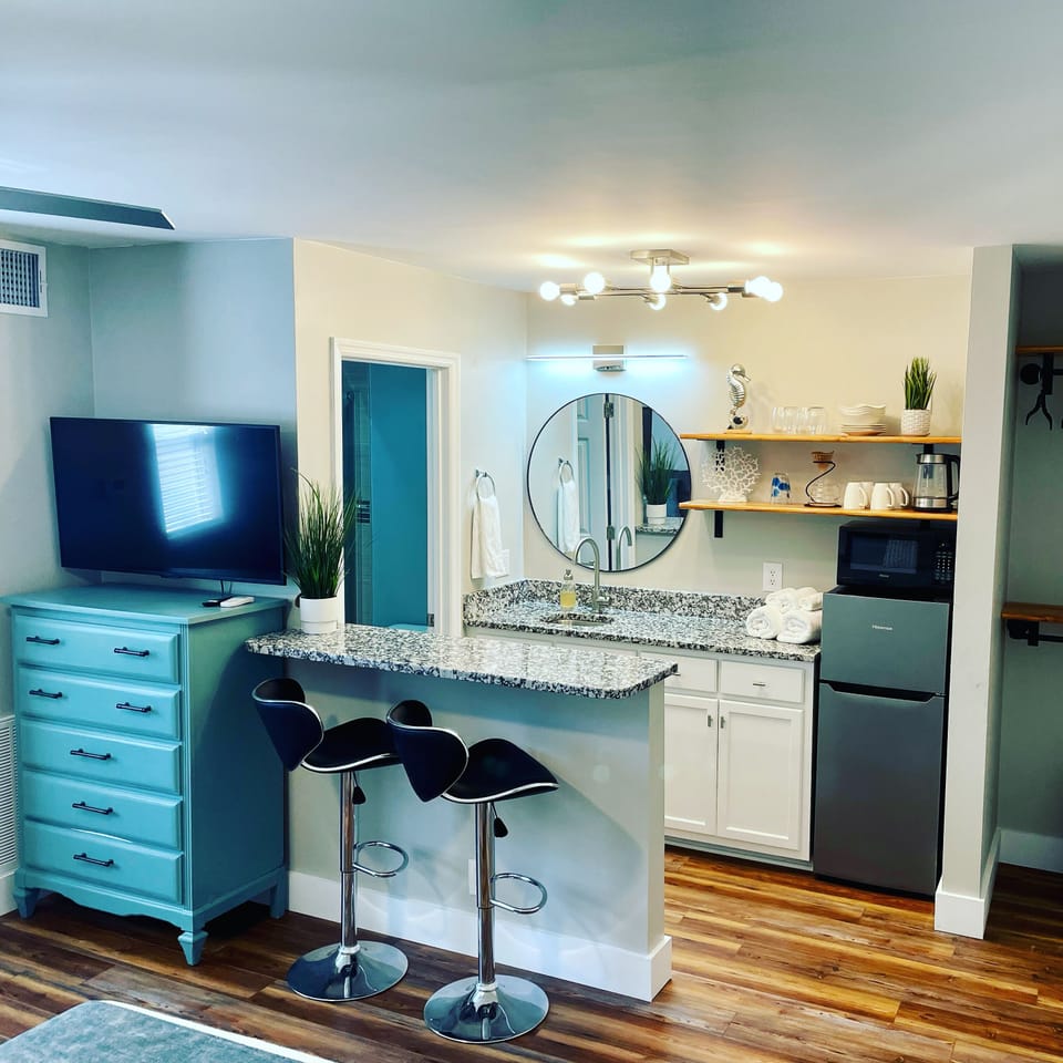 Two barstools & granite counters w/ equipped kitchenette in Second bedroom.
