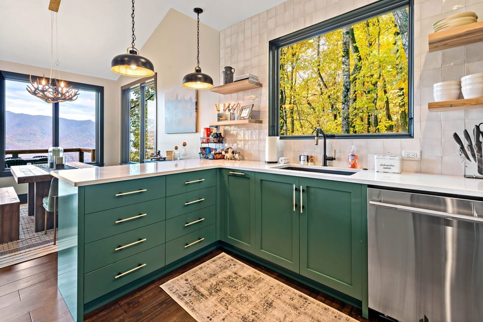 Gourmet fully-stocked kitchen with dishwasher, French Press & Cuisinart Drip coffeemaker