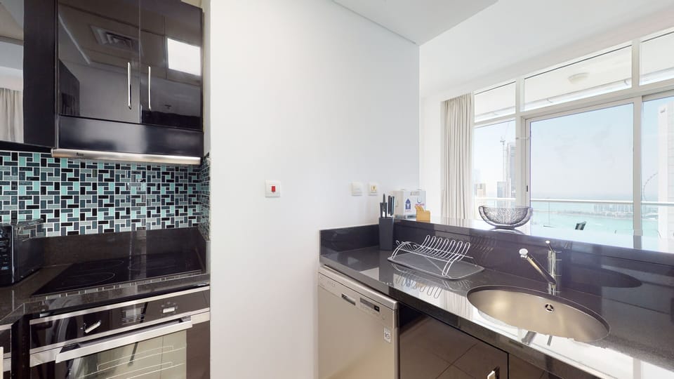 Exclusive Apartment | Private kitchen | Fridge, microwave, oven, stovetop