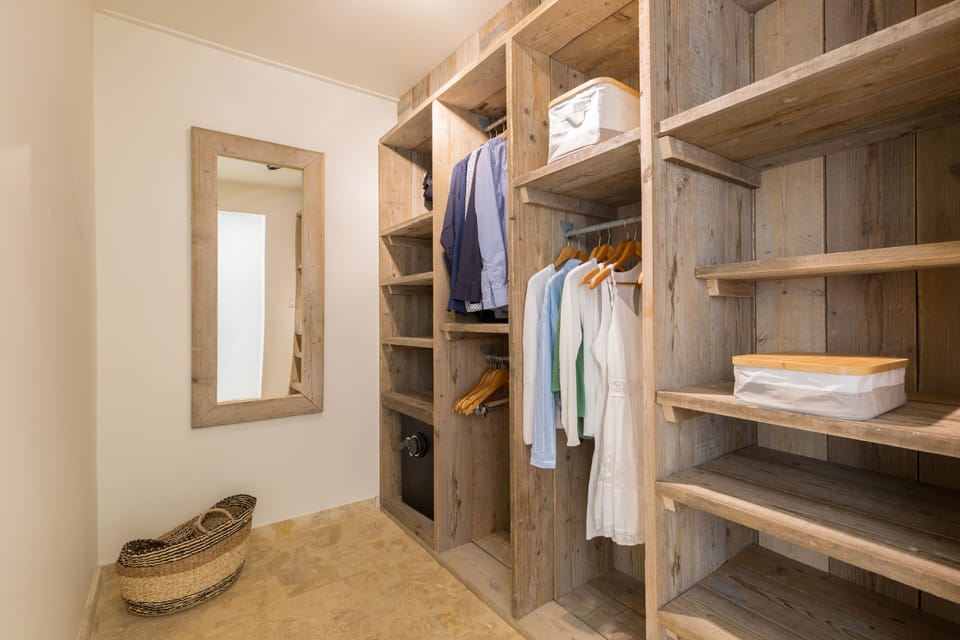 Walk-in-closet