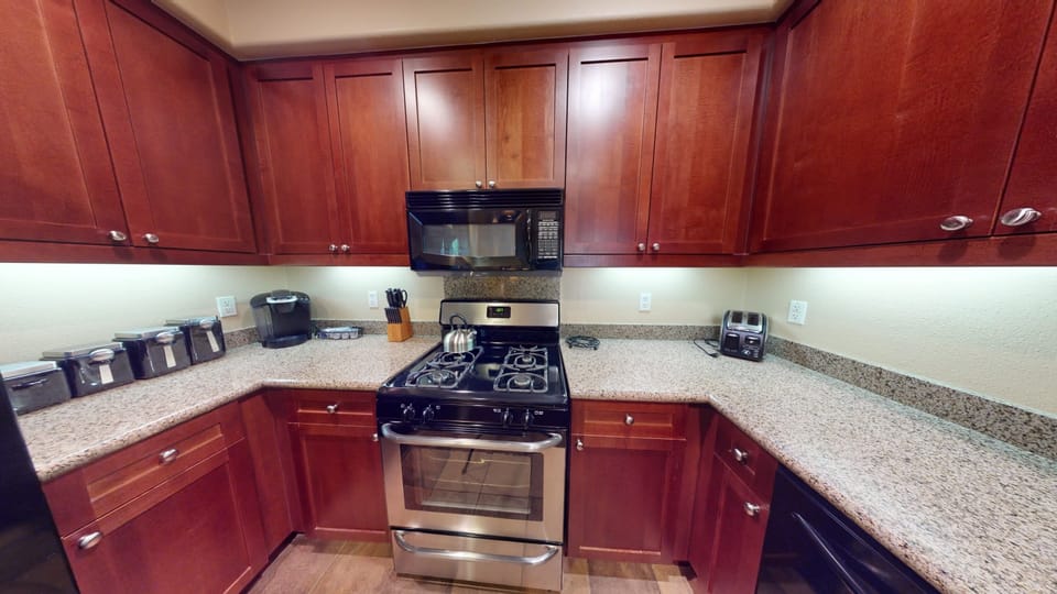 Kitchen w/ Gas Range and Oven