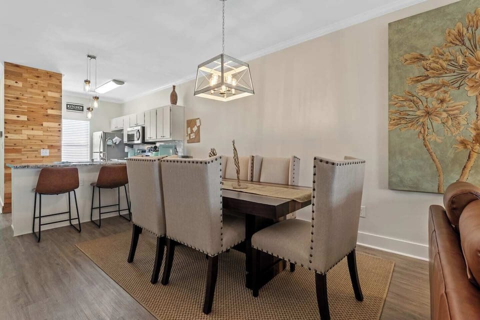 Serve your delicious meals easily at the lovely dining table.