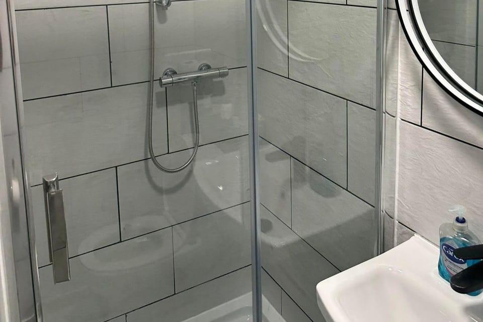 Studio Sleeps 3 - Outdoor Space - Pet Friendly Apartment in London Borough of Ealing