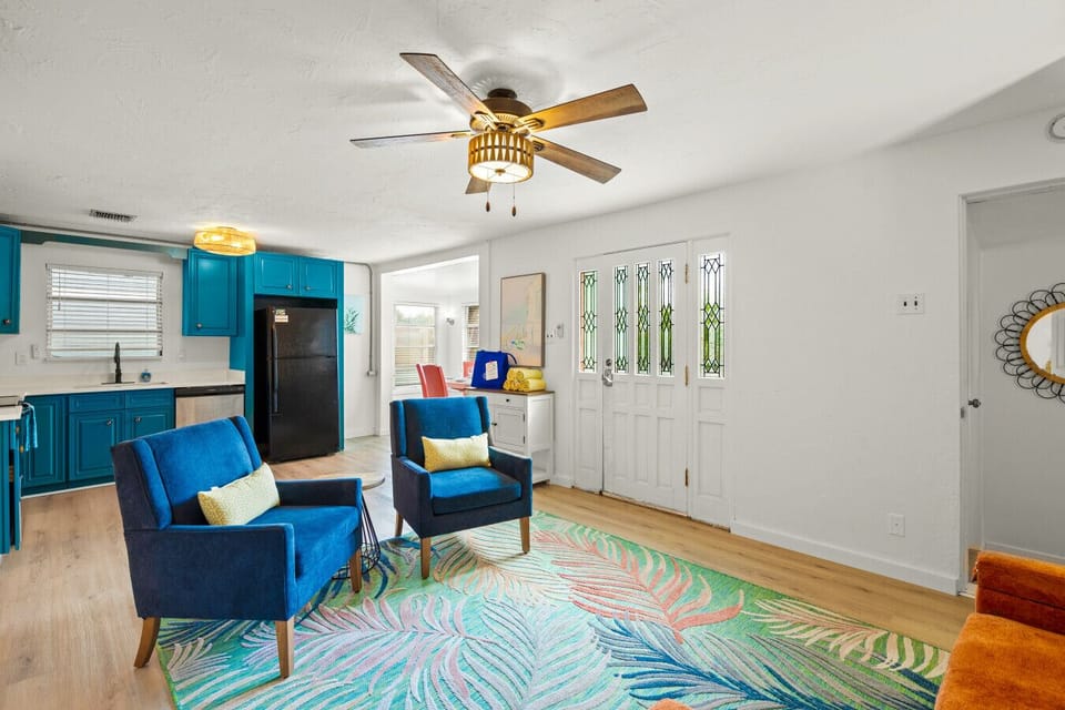 Siesta Key Beach Living | Tropical Rug, Teal Cabinets & Mustard Accents in a Bright Coastal Retreat