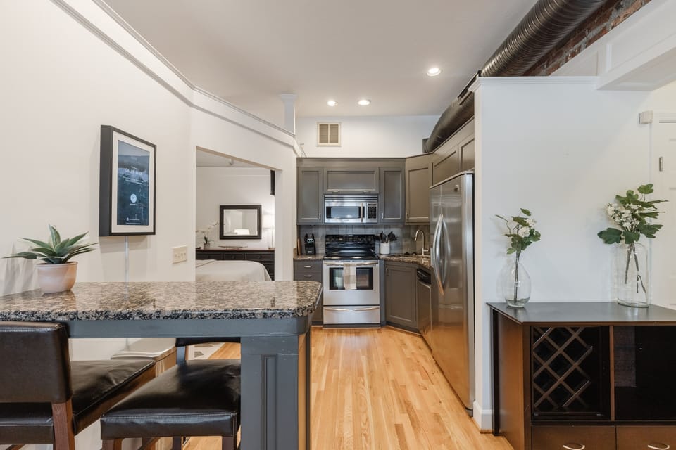This spacious fully-equipped kitchen is a guest's dream!