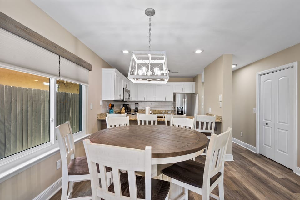 Dining room and fully equipped kitchen