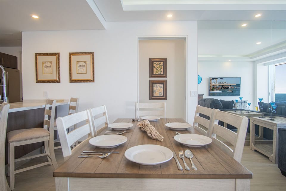dinning room set  6 chairs