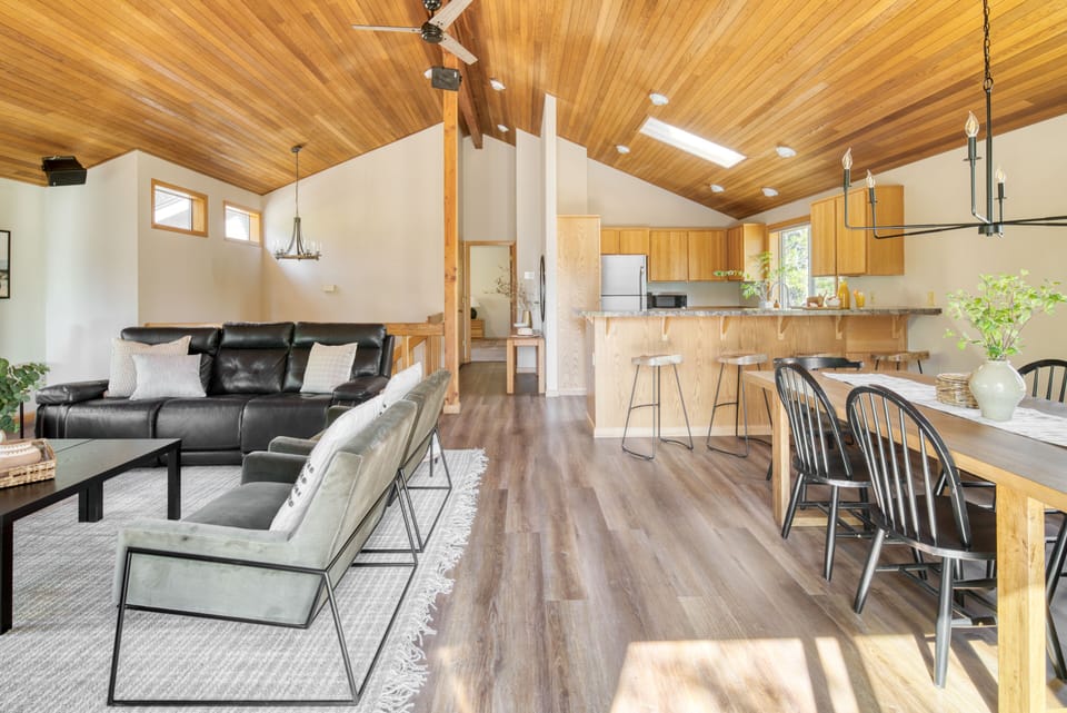 Tall ceilings and tons of natural light.