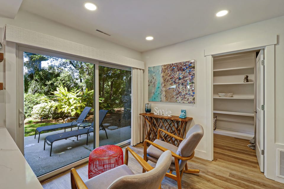 Sitting area off kitchen with access to pool deck and laundry room