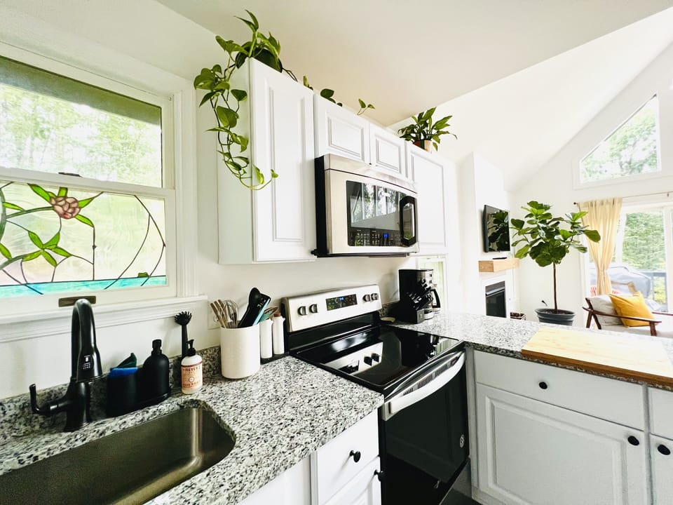 Well stocked kitchen with essentials - Instant Pot,  blender, coffee & spices.