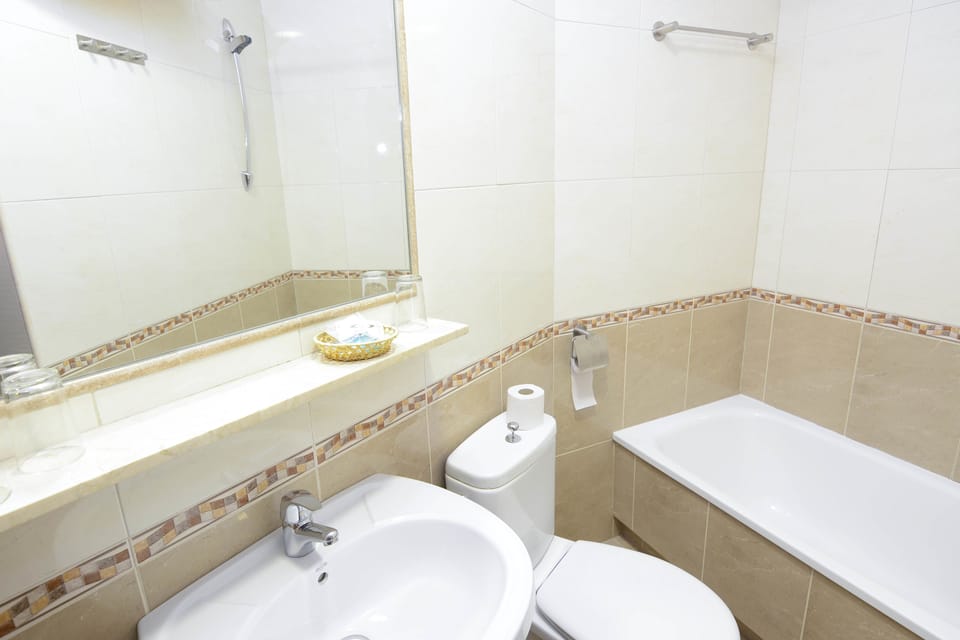 Triple Room | Bathroom | Shower, free toiletries, hair dryer, towels