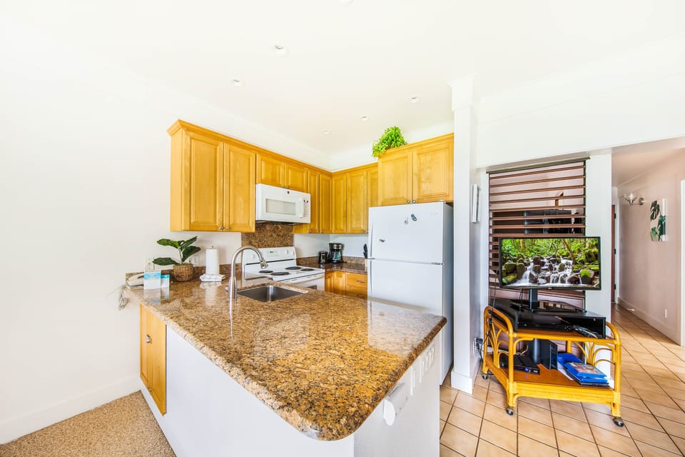 Fully equipped kitchen with a peninsula - perfect for cooking and socializing