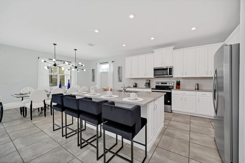 House (Multiple Bedrooms) | Private kitchen | Microwave, oven, stovetop, dishwasher